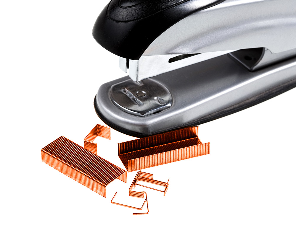 GRAPAS Q-CONNECT Nº 22/6 24/6 COBREADAS CAJA DE 1000 UNIDADES